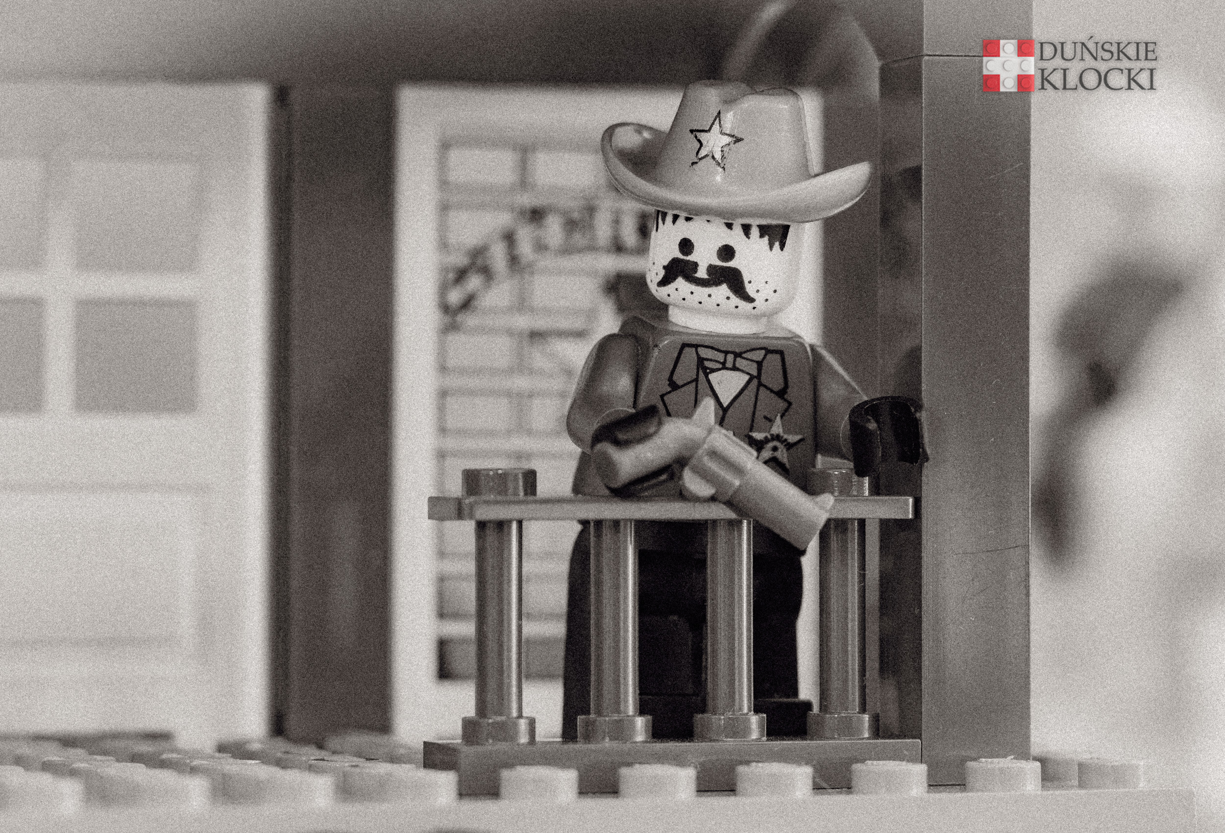 stylizowane na stare zdjęcie szeryfa z rewolwerem z zestawu LEGO Western