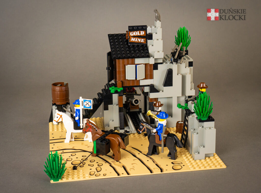 zdjęcie złożonego zestawu 6761 Bandit's Secret Hide-Out z serii LEGO Western