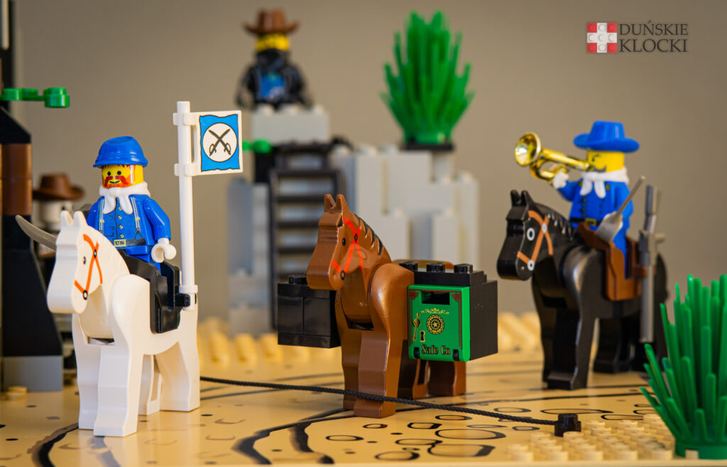 zdjęcie złożonego zestawu 6761 Bandit's Secret Hide-Out z serii LEGO Western - żołnierze